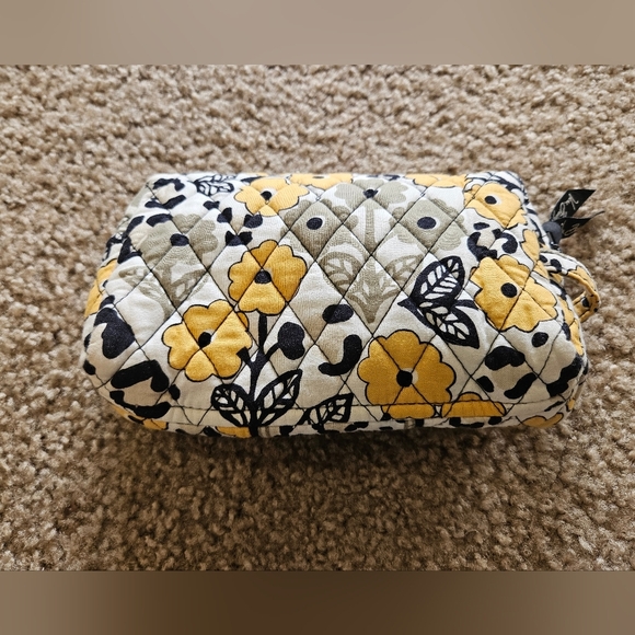 Vera Bradley Floral GO WILD Lined Quilted Pouch Makeup/Cosmetics Bag - Picture 4 of 8